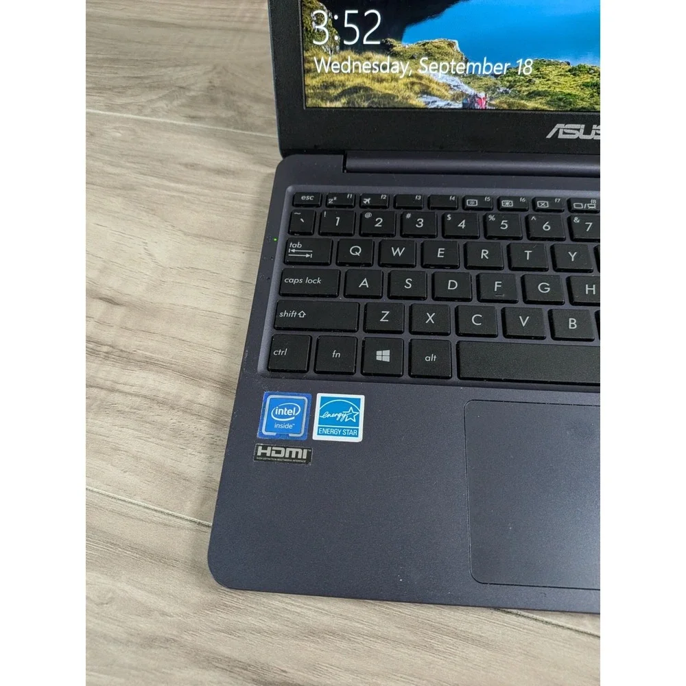 ASUS E203M Laptop | Intel Celeron N4000 | 4GB RAM | 30GB Hard Drive |